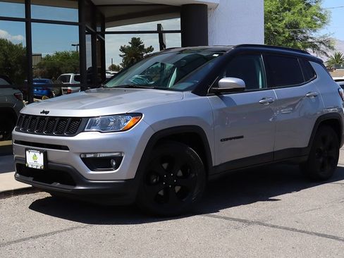 Used 2020 Jeep Compass Latitude FWD image 2