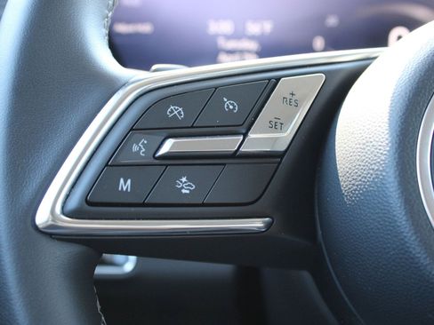Used 2025 Buick Envision Preferred AWD/4WD image 27