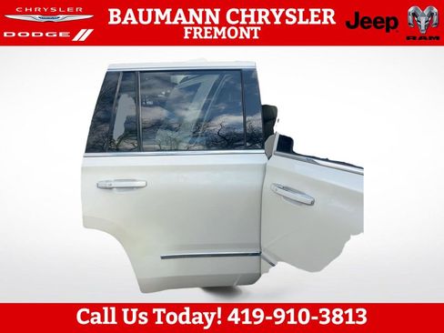 Used 2015 GMC Yukon Denali w/ Premium Package AWD/4WD image 14