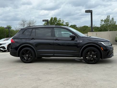 Used 2023 Volkswagen Tiguan SE R-Line image 8