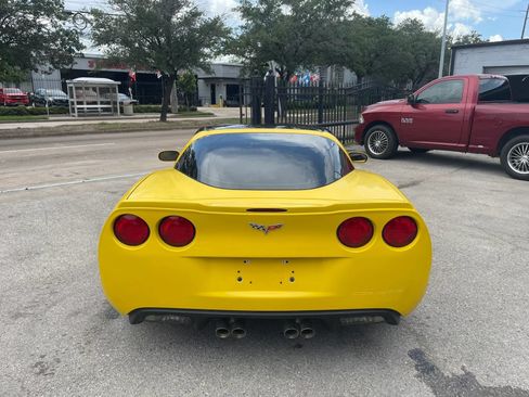 Used 2006 Chevrolet Corvette Coupe w/ Preferred Equipment Group RWD image 18