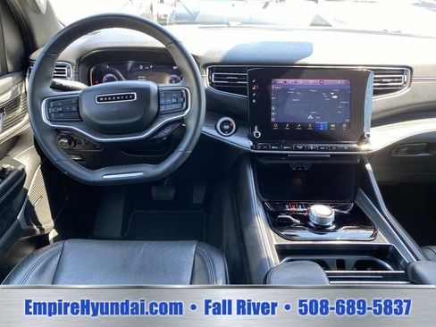 Used 2024 Jeep Wagoneer L Series II w/ Flexible Seating Group AWD/4WD image 6
