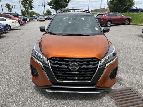 Used 2021 Nissan Kicks SR w/ SR Premium Package FWD image 2