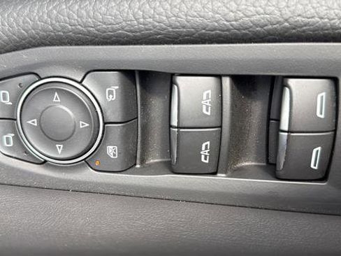 Used 2025 GMC Yukon XL Denali AWD/4WD image 12