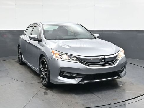 Used 2017 Honda Accord Sport image 2