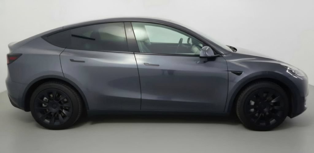 Used 2023 Tesla Model Y AWD image 4