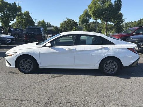 Certified 2026 Hyundai Elantra Hybrid FWD image 4