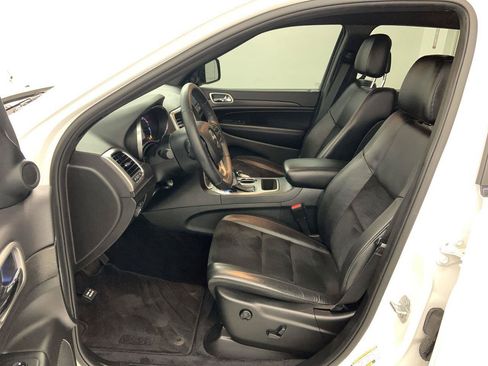 Used 2018 Jeep Grand Cherokee Altitude AWD/4WD image 2