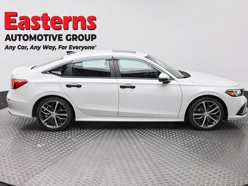 Used 2022 Honda Civic Touring image 4