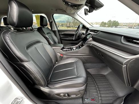 Used 2023 Jeep Grand Cherokee Limited AWD/4WD image 30