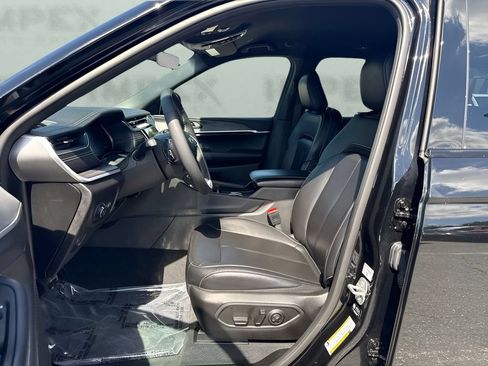 Used 2025 Jeep Grand Cherokee Limited w/ Black Appearance Package RWD image 5