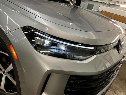 New 2026 Volkswagen Tiguan SE image 32