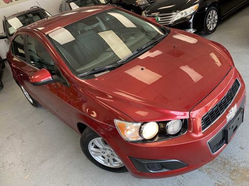 Used 2013 Chevrolet Sonic LT image 9
