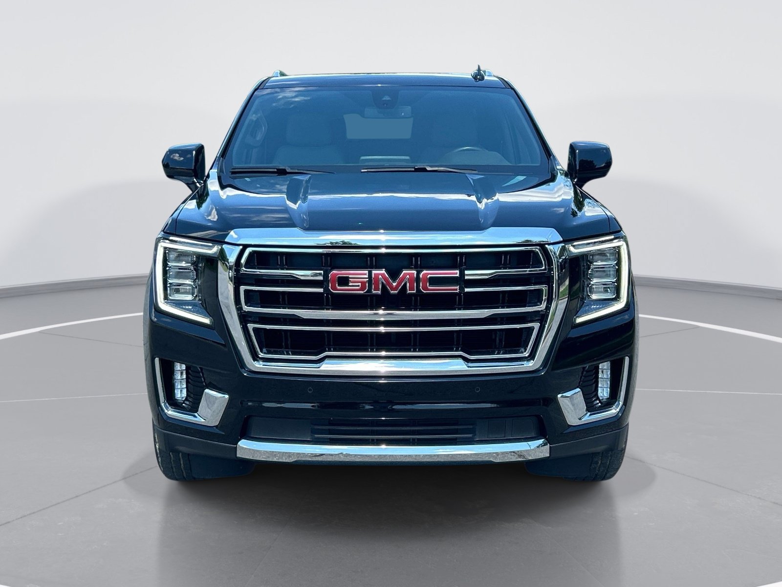Used 2021 GMC Yukon SLT w/ Rear Media and Nav Package AWD/4WD image 3