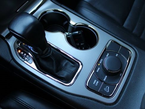 Used 2021 Jeep Grand Cherokee Limited X image 24