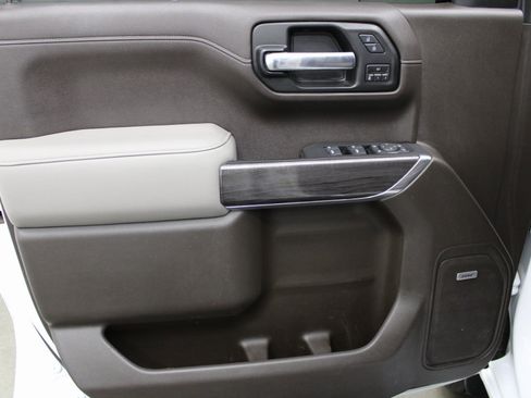 Used 2020 Chevrolet Silverado 1500 LTZ w/ LTZ Convenience Package image 11