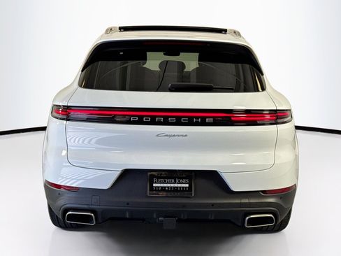 Certified 2025 Porsche Cayenne image 10