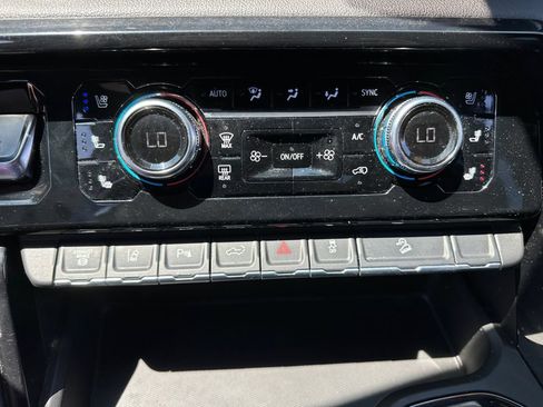 Used 2025 GMC Sierra 2500 AT4 AWD/4WD image 32