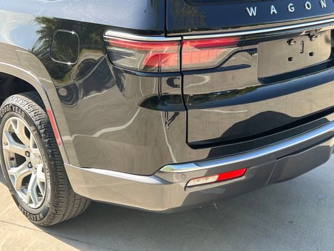 Used 2022 Jeep Wagoneer Series II RWD image 12