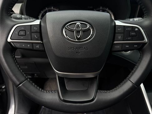 Used 2025 Toyota Highlander LE image 29
