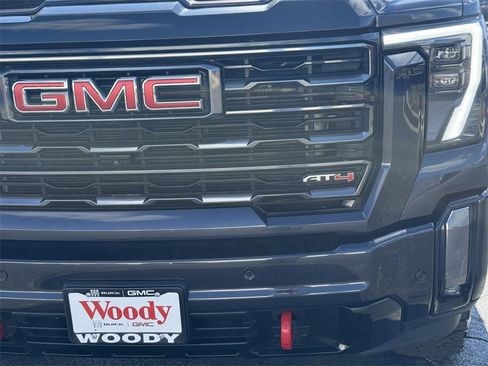 Used 2024 GMC Sierra 2500 AT4 w/ AT4 Preferred Package image 10
