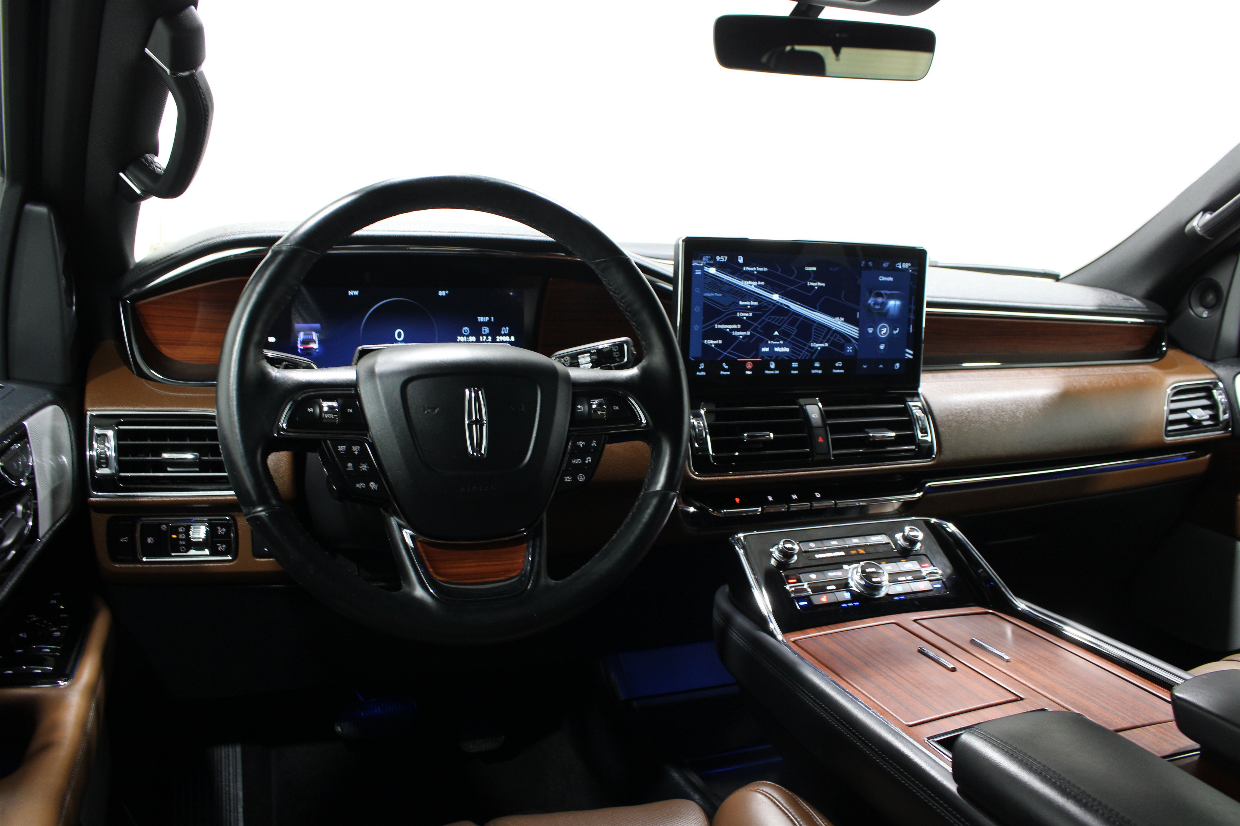 Certified 2024 Lincoln Navigator Reserve AWD/4WD image 2