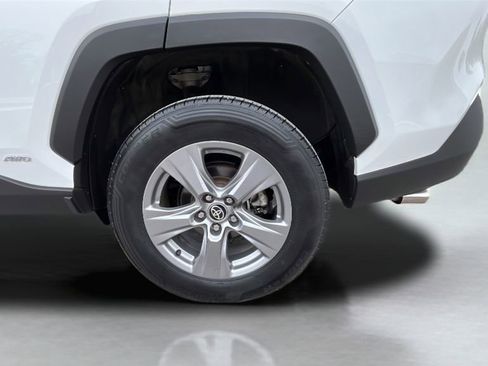 Used 2022 Toyota RAV4 XLE w/ Carpet Mat Package (TMS) image 18