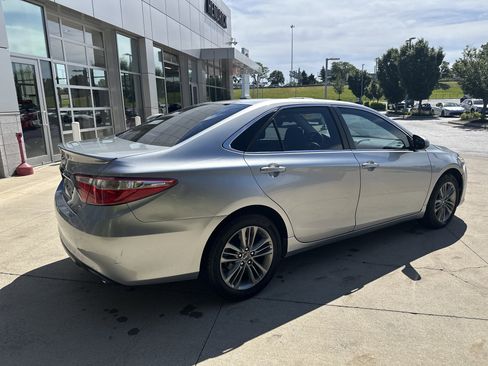 Used 2017 Toyota Camry SE FWD image 6