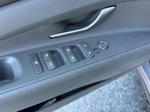 Used 2025 Hyundai Elantra SEL image 28