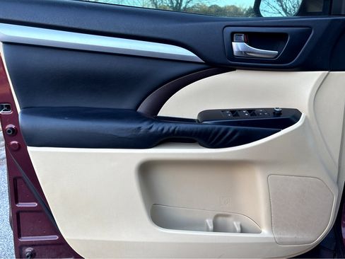 Used 2015 Toyota Highlander XLE image 18