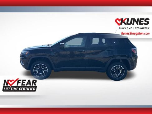 Used 2024 Jeep Compass Trailhawk image 8