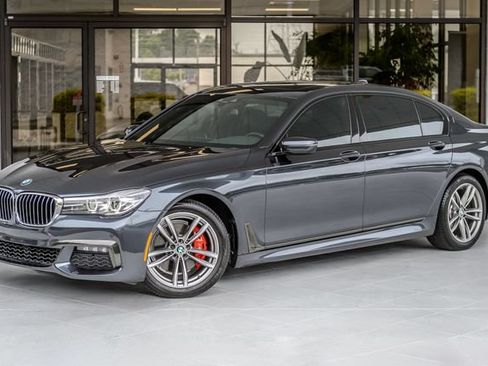 Used 2019 BMW 740i w/ M Sport Package RWD image 2