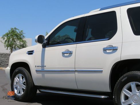 Used 2008 Cadillac Escalade AWD image 19