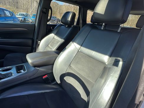 Used 2018 Jeep Grand Cherokee Altitude image 18