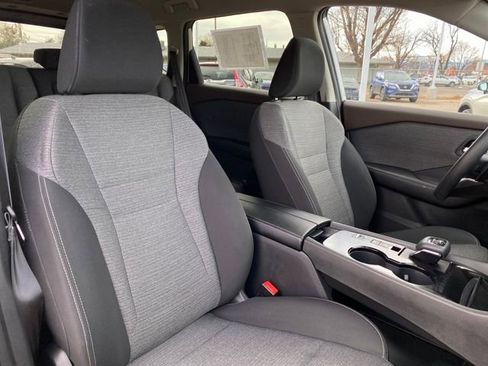 Used 2023 Nissan Rogue SV image 9