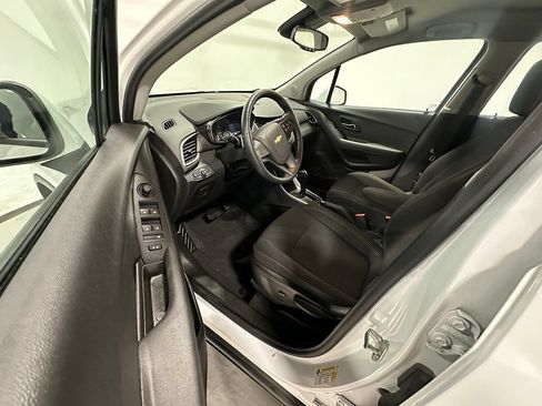 Used 2019 Chevrolet Trax LS FWD image 17