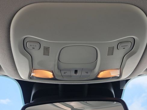 Used 2016 Jeep Renegade Limited image 22