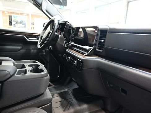 Used 2023 Chevrolet Silverado 1500 LT AWD/4WD image 14
