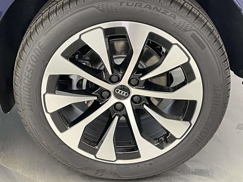 New 2026 Audi Q3 quattro 2.0T AWD/4WD image 12