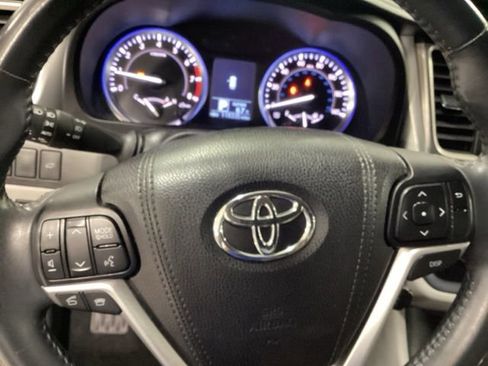 Used 2016 Toyota Highlander Plus AWD/4WD image 19