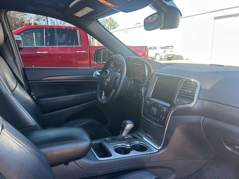 Used 2018 Jeep Grand Cherokee Altitude image 20
