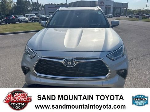 Used 2022 Toyota Highlander Limited image 8