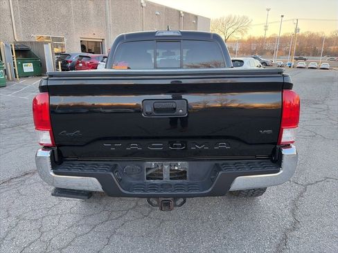 Used 2017 Toyota Tacoma SR5 w/ Tow Package image 6