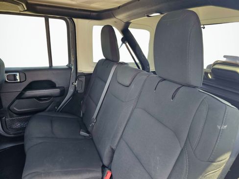 Used 2020 Jeep Wrangler Unlimited Sahara w/ LED Lighting Group AWD/4WD image 32
