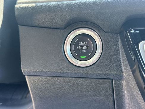 Used 2025 Chevrolet Traverse LT FWD image 19