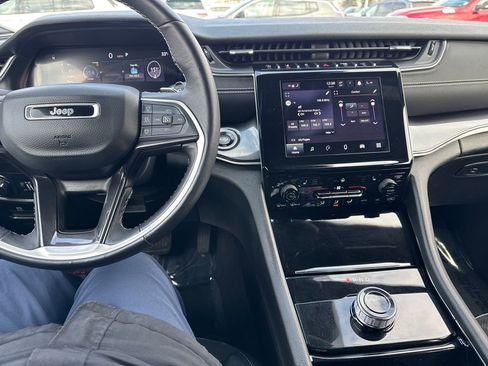 Certified 2022 Jeep Grand Cherokee L Laredo image 21