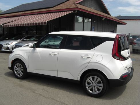 Used 2020 Kia Soul LX FWD image 9