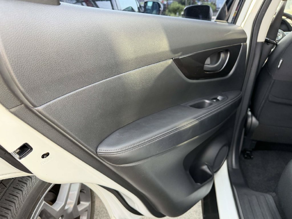 Used 2019 Nissan Rogue S AWD/4WD image 12