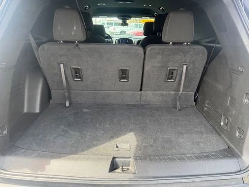 Used 2023 Chevrolet Traverse LT image 18