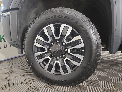 Certified 2024 GMC Sierra 2500 Denali Ultimate AWD/4WD image 32